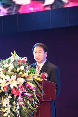 Robert Zhu, President of Tyco Security, Asia Pacific, giving his acceptance speech.