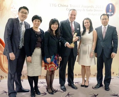 Key representatives of Jin Jiang International Hotels at The 6th TTG China Travel Awards 2013 Ceremony & Gala Dinner. Including Ms. Cinn Tan, Senior Vice President of Marketing & Sales (center, left) and Mr. Bernold Schroeder, CEO (center, right) 